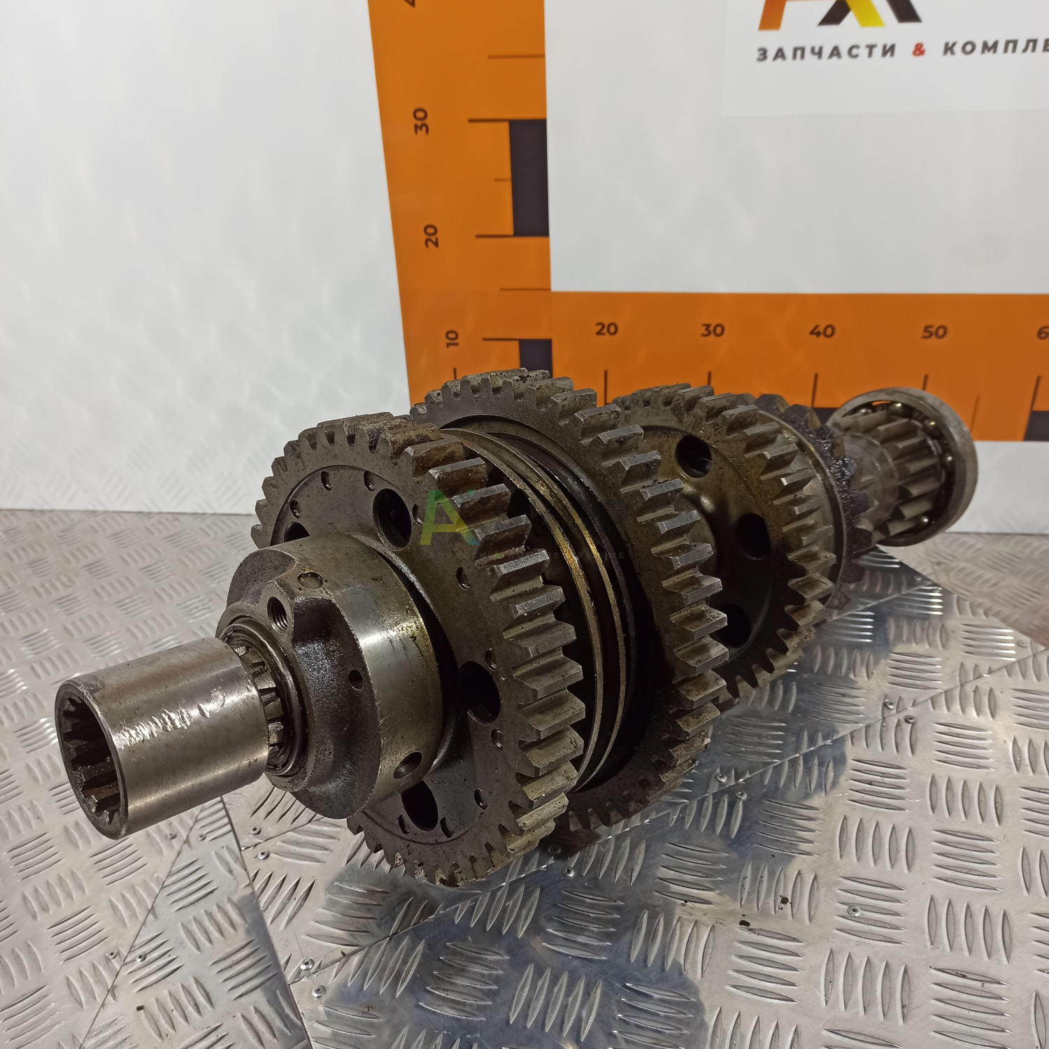 8.10.021 Вал передаточный с шестернями