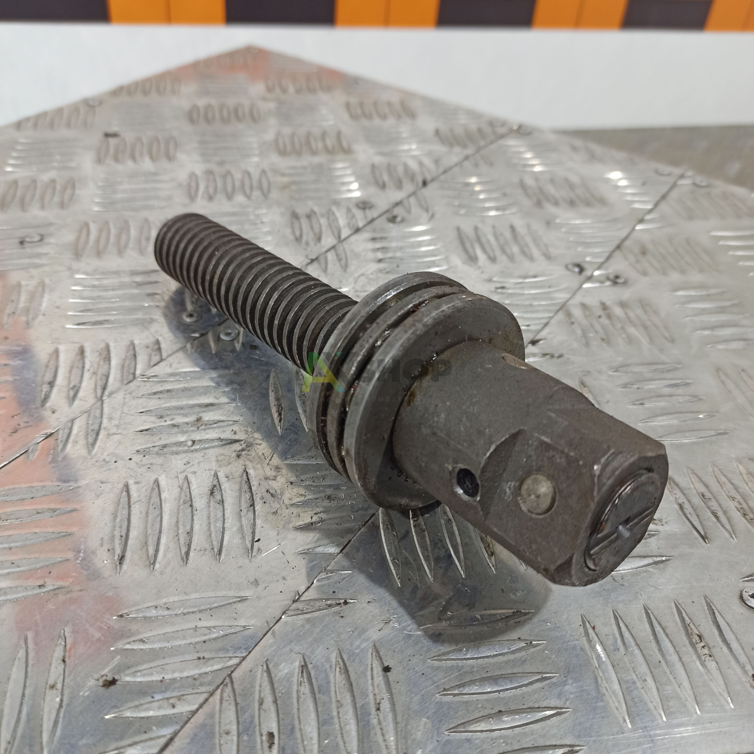 47-3205095 Винт натяжной ленивца