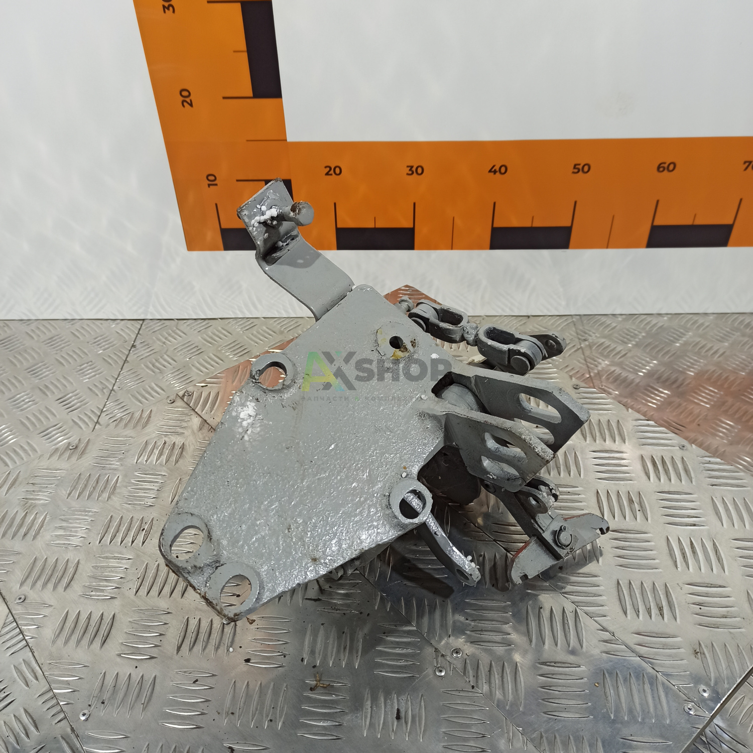 21.22.084-1 Мостик управления правый в сборе