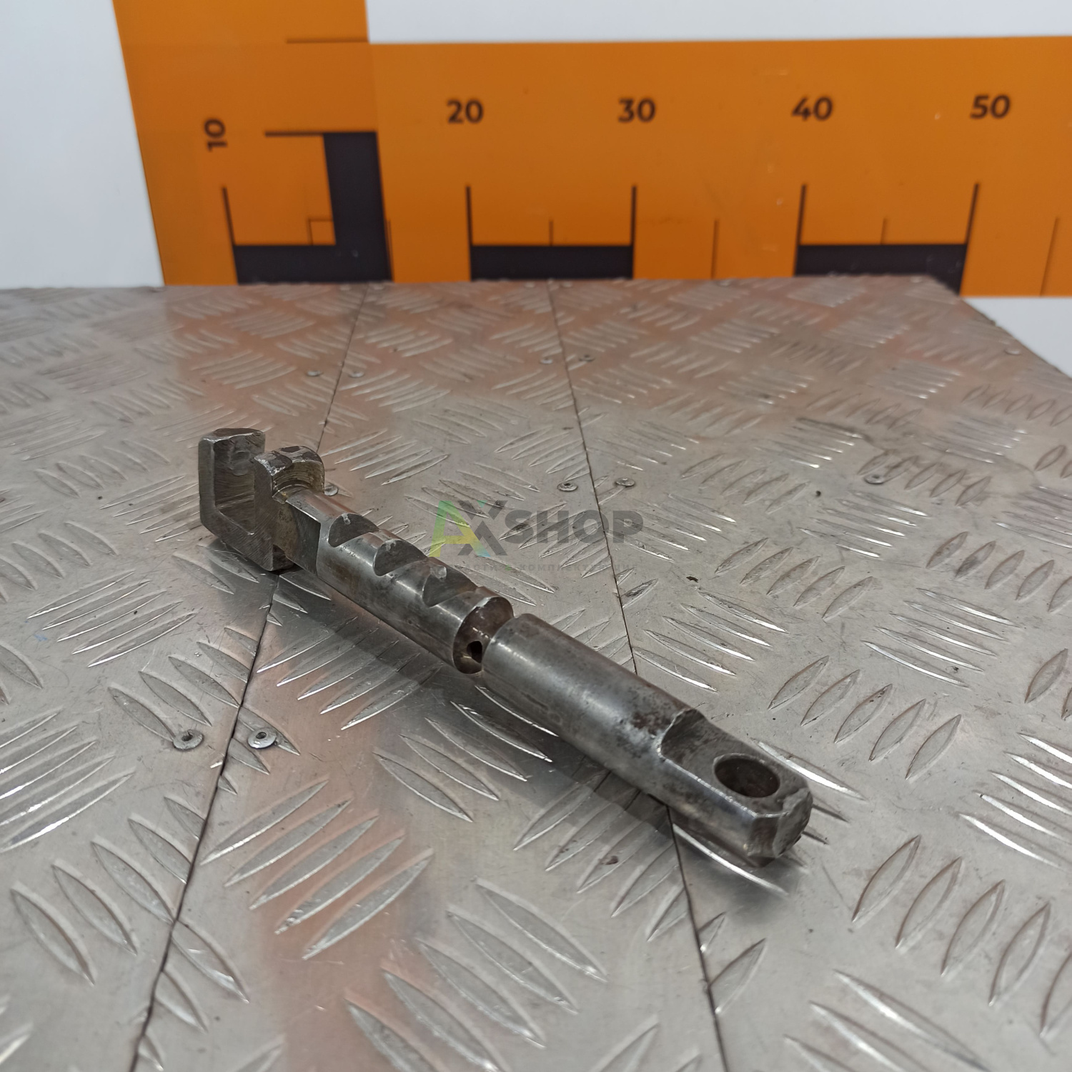 8.21.116 Поводок средний правый