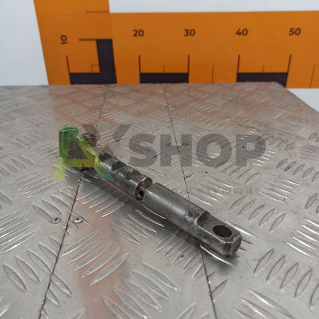 8.21.116 Поводок средний правый