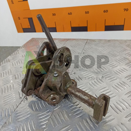 Кронштейн тормоза остановочного правый со втулками 21.23.038