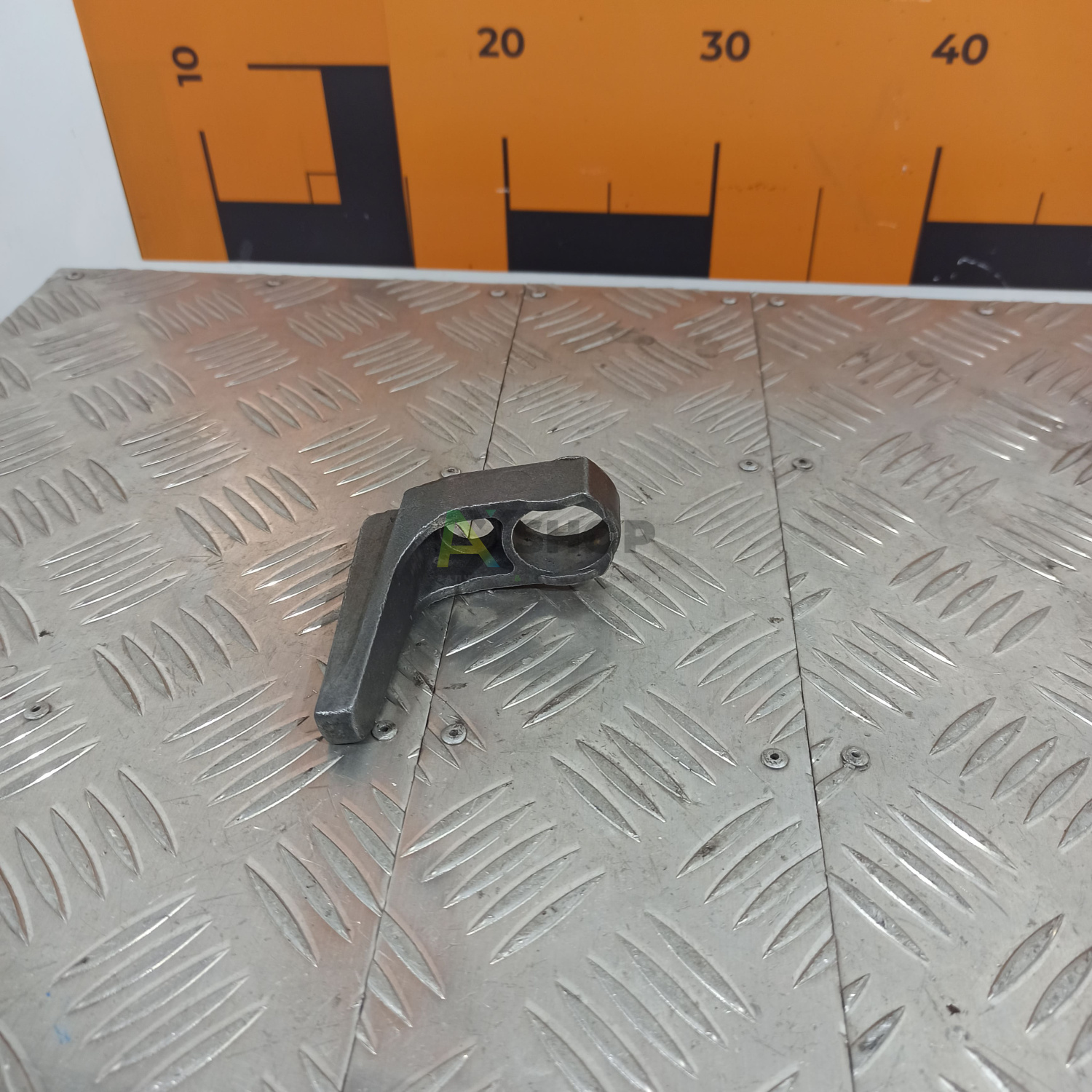 Скоба крепления форсунки 236-1112163-Б2