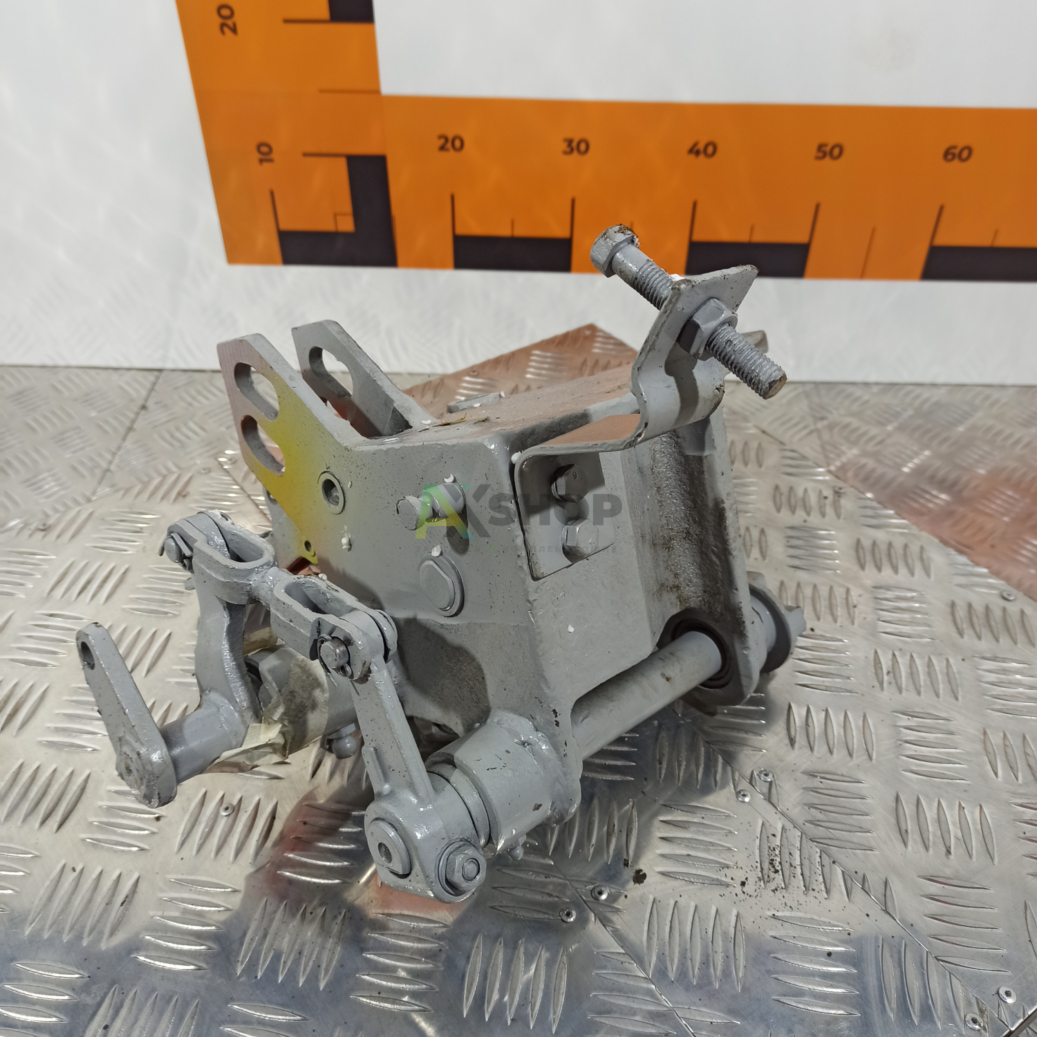 21.22.084-1 Мостик управления правый в сборе