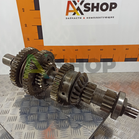 8.10.021 Вал передаточный с шестернями