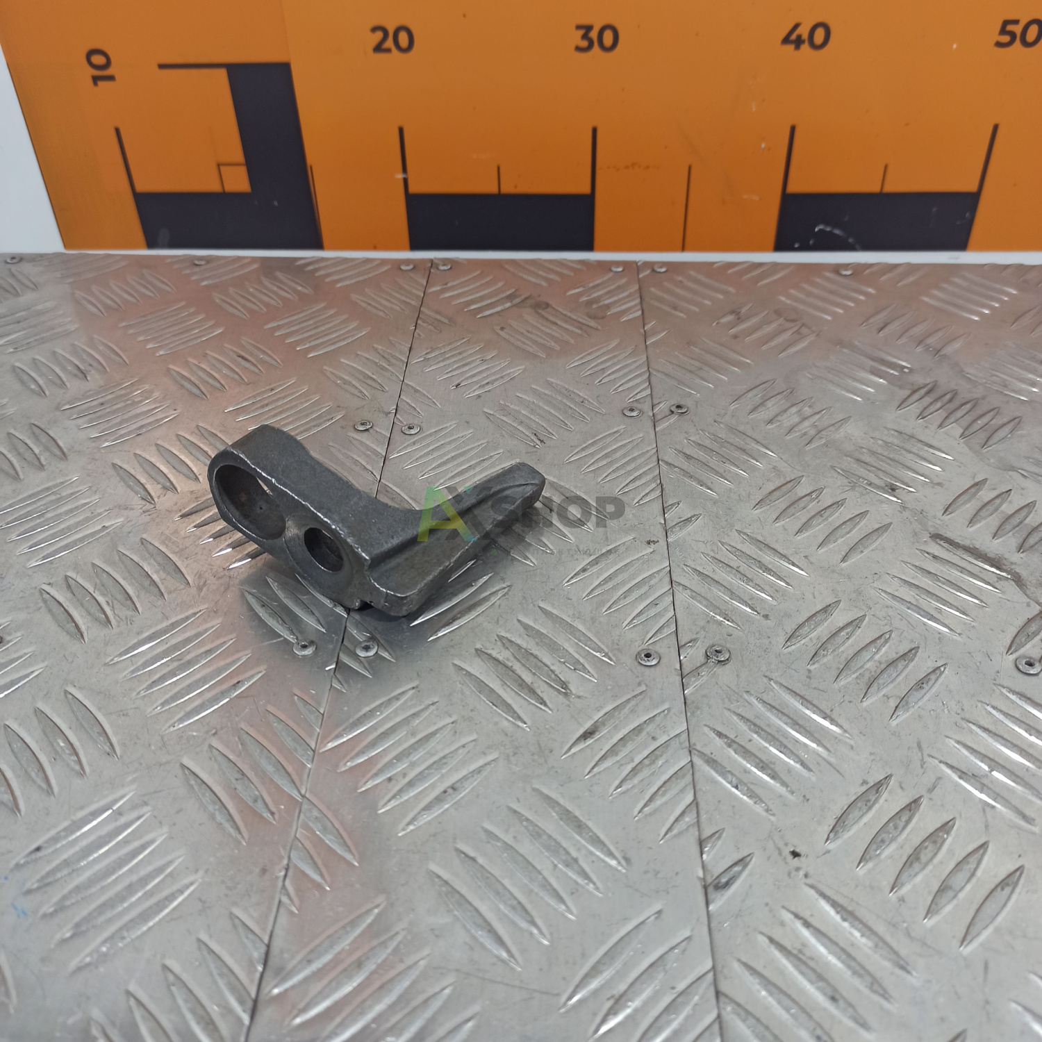 Скоба крепления форсунки 236-1112163-Б2