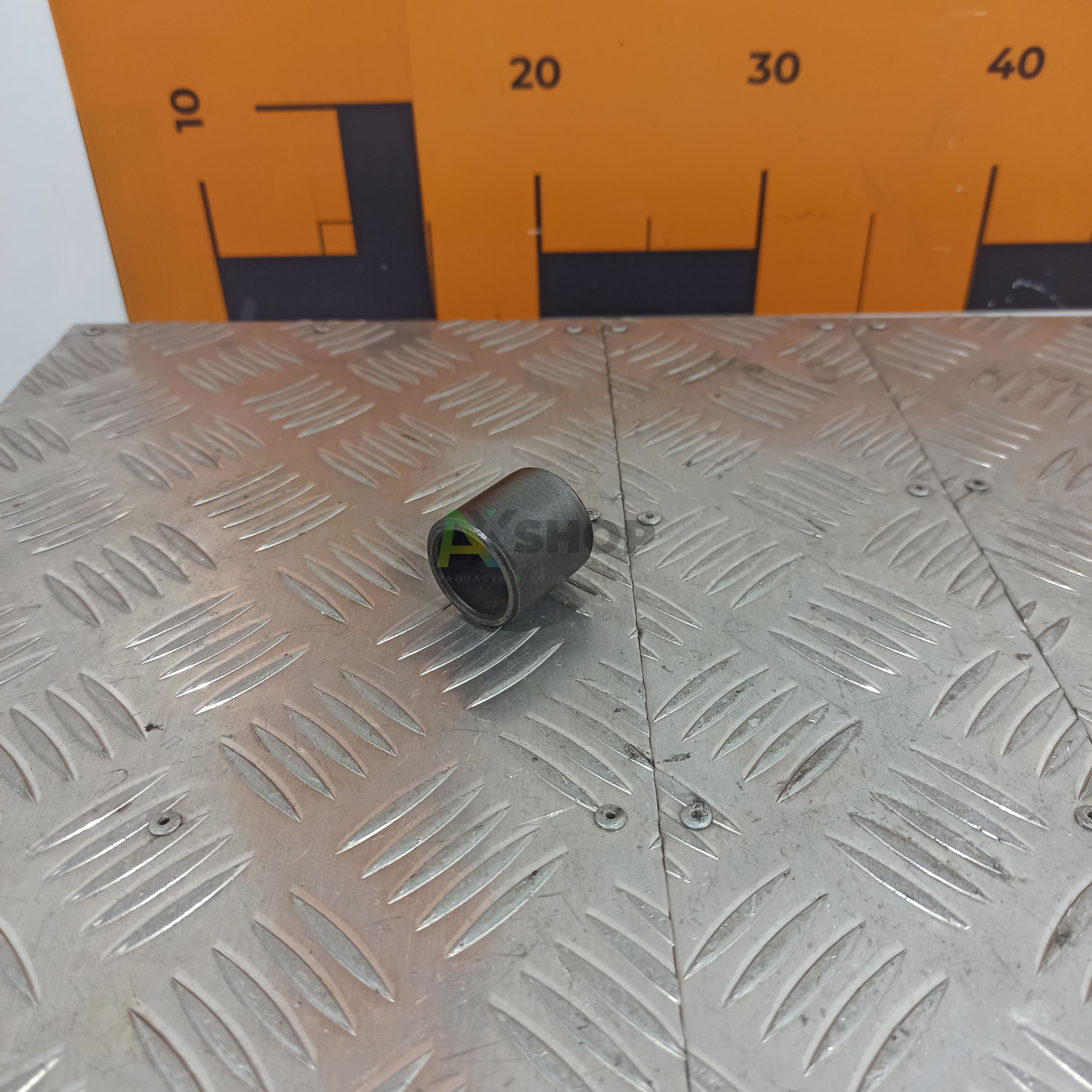 Втулка ЯМЗ толкателей клапана распорная 236-1007248