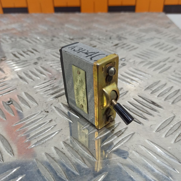 Автомат защиты реле АЗР-40