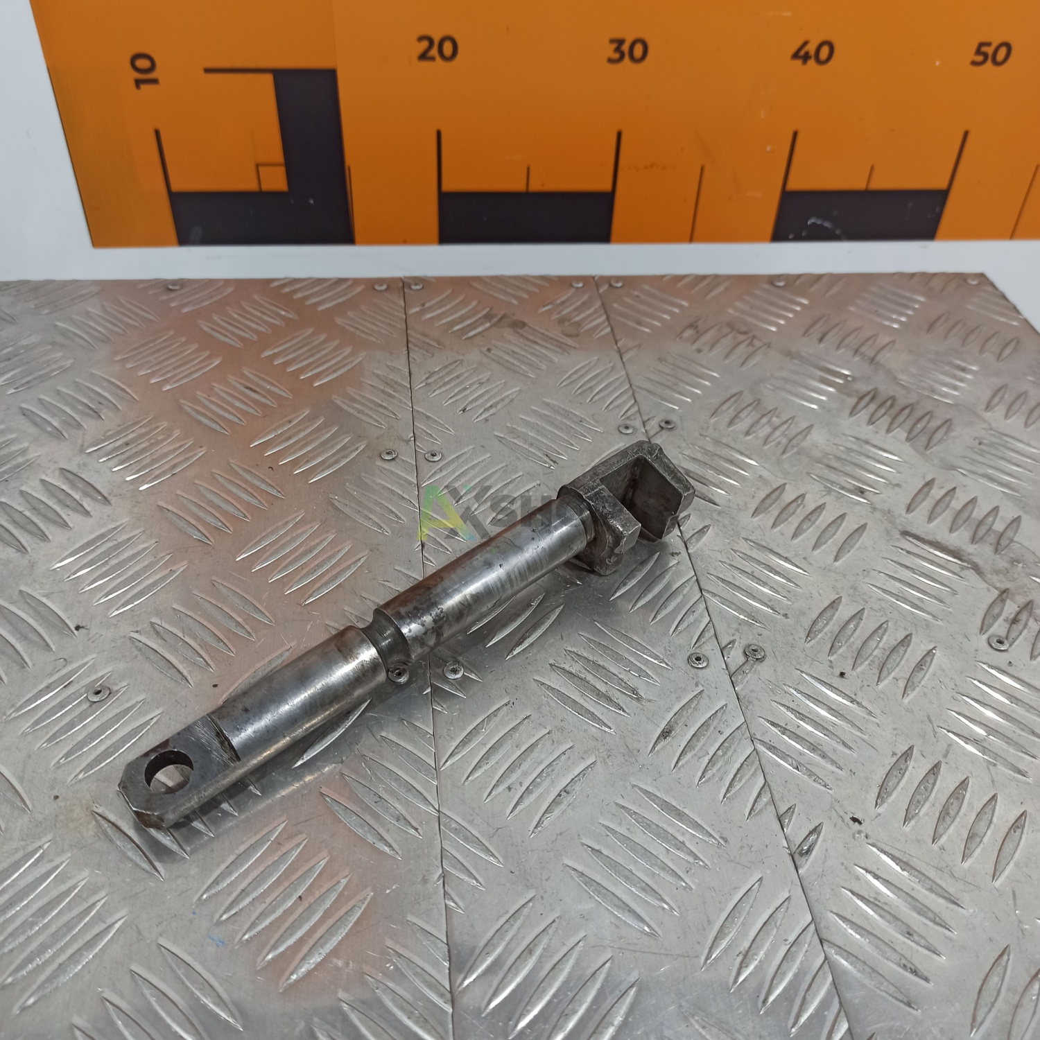 8.21.114 Поводок крайний левый