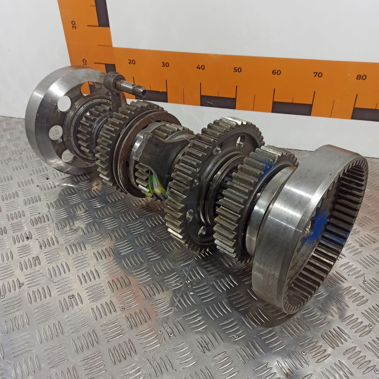 8.10.030 Вал главный с шестернями