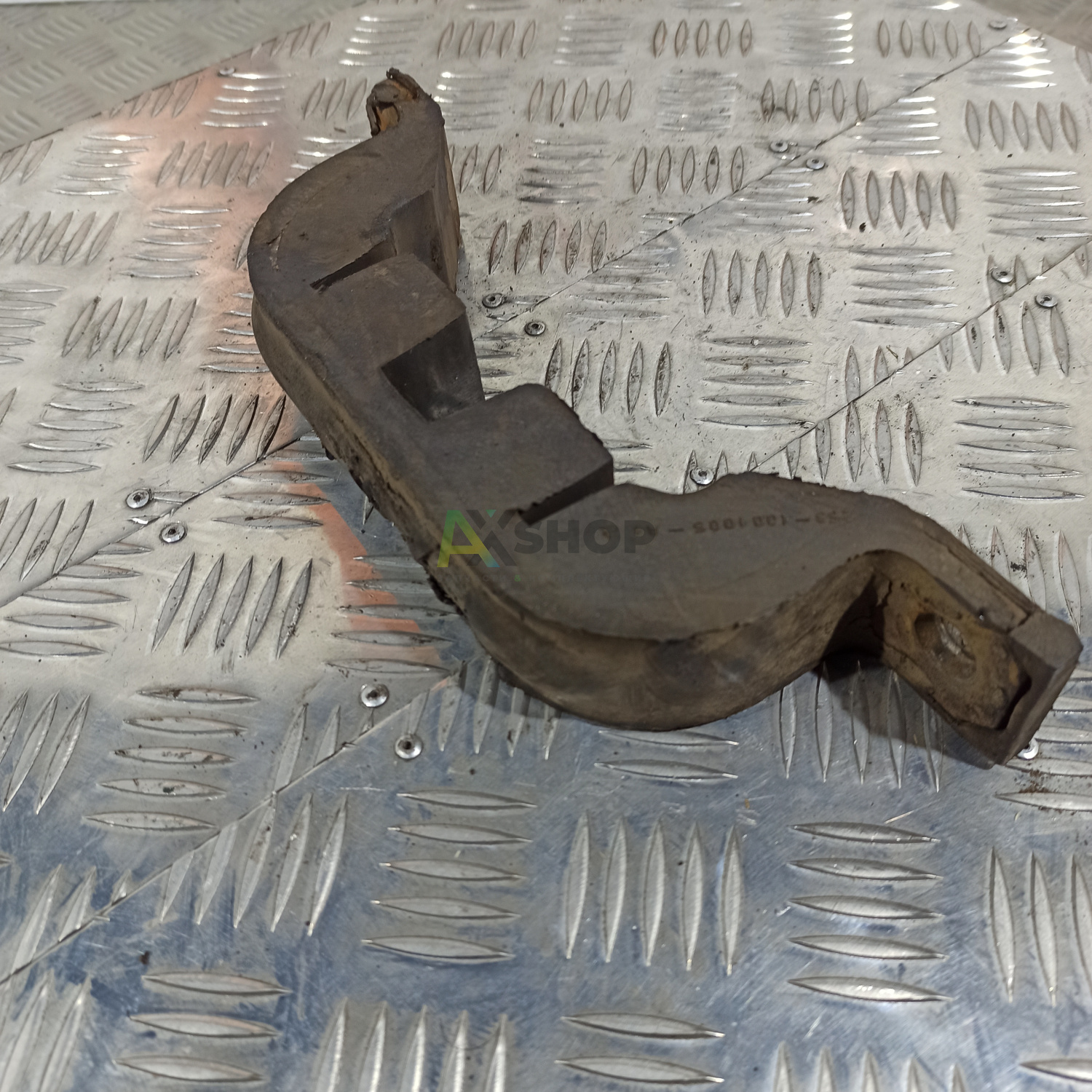 Скоба опоры двигателя 256-1001005-А1