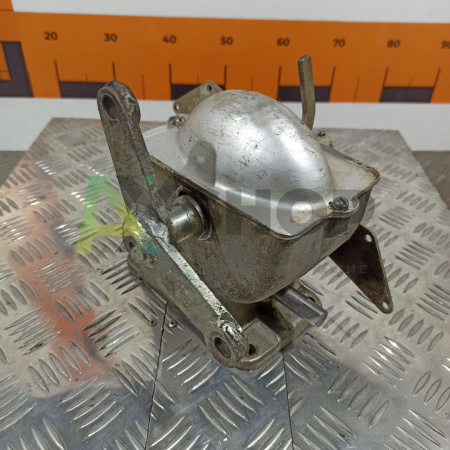 Редуктор привода крышек