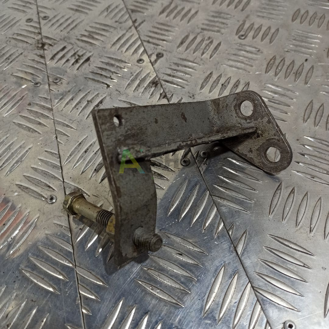 8.23.045 Кронштейн растяжек правый