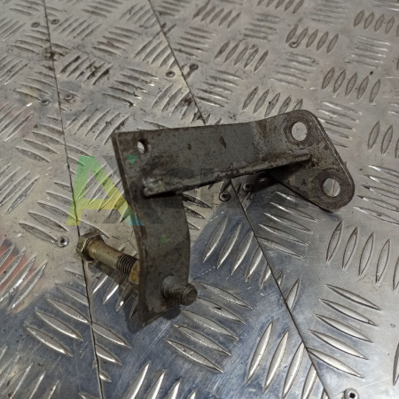 8.23.045 Кронштейн растяжек правый