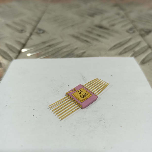 100ТМ131 Микросхема