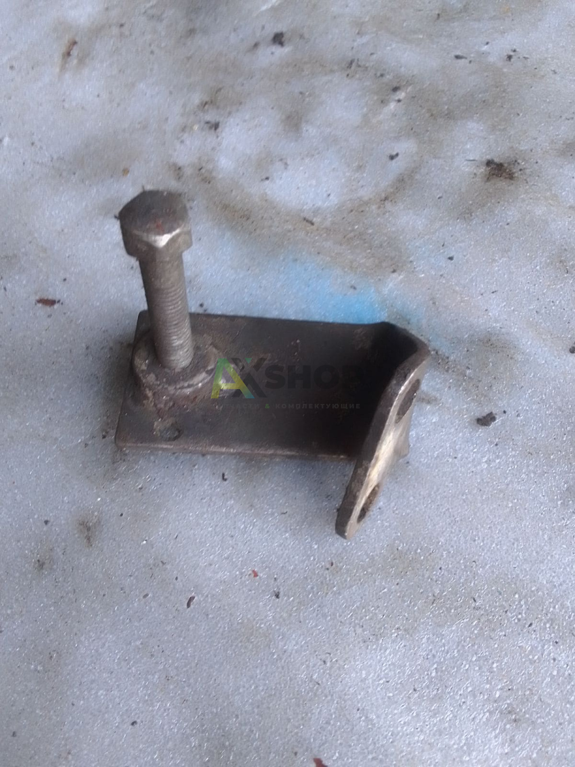 Кронштейн растяжек левый 21.23.035