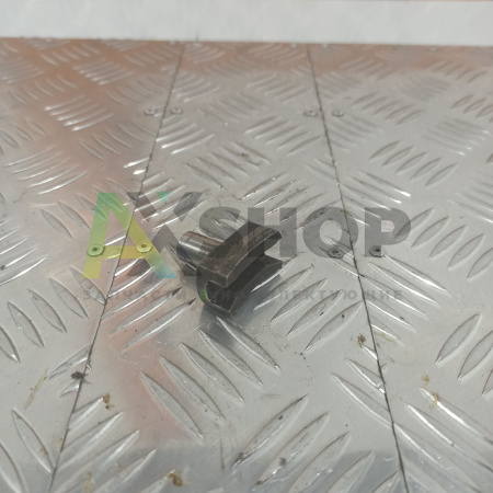 8.10.252 Сухарь переключения передач