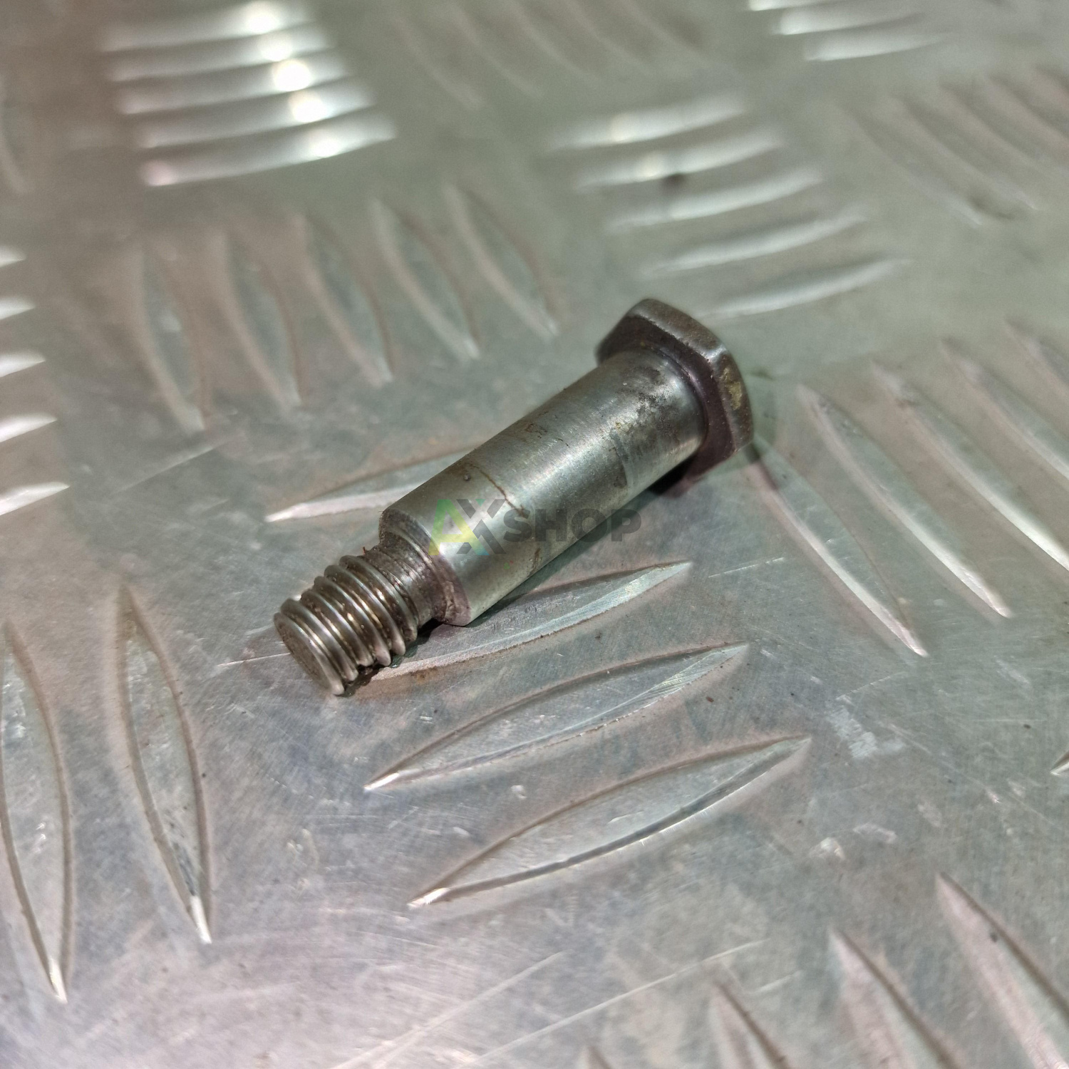 8.22.176 Палец стяжной