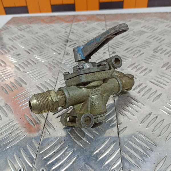 130-3520010 Кран разобщительный пневмотормозов в сборе