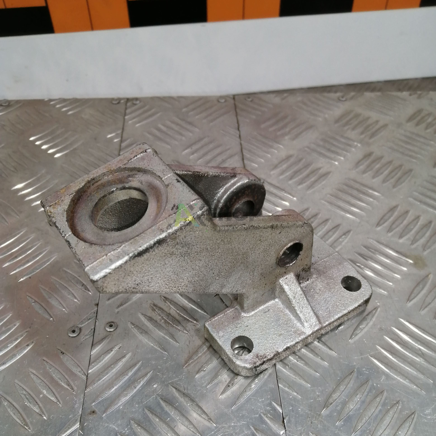 8.02.113 КН Кронштейн  