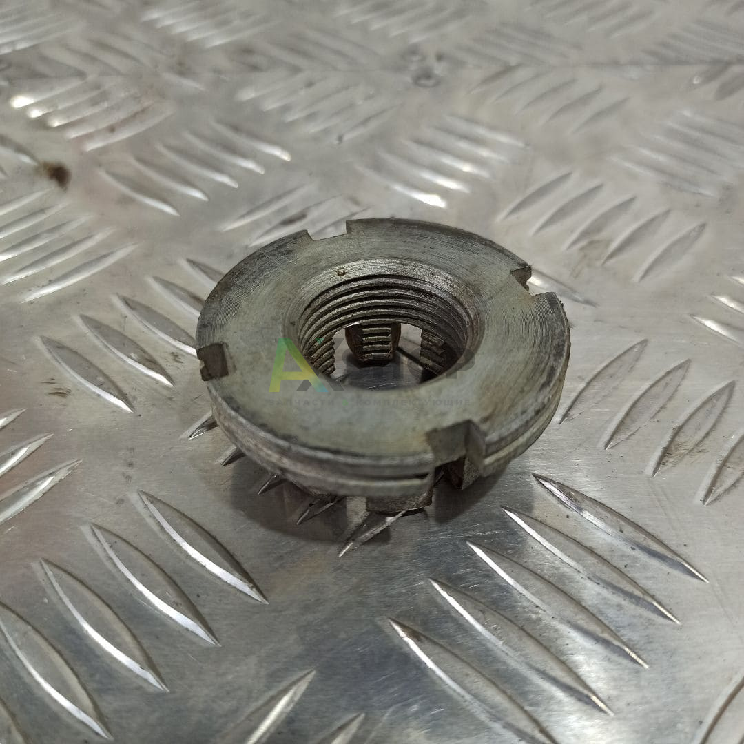 47-3203010 \ 70-3203010 \ 70-141514 Гайка оси катка 