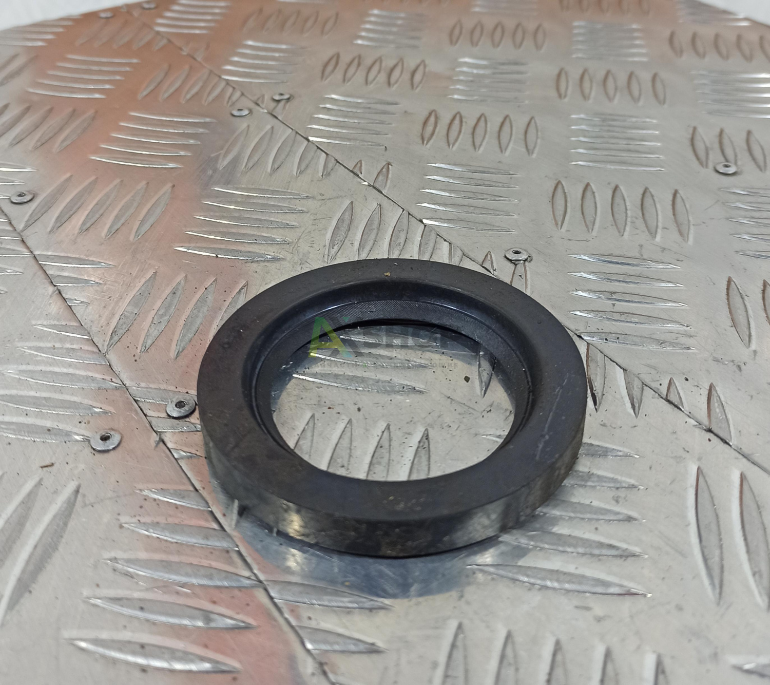 53-1005034 Сальник передний коленчатого вала с пружиной 55х80х10