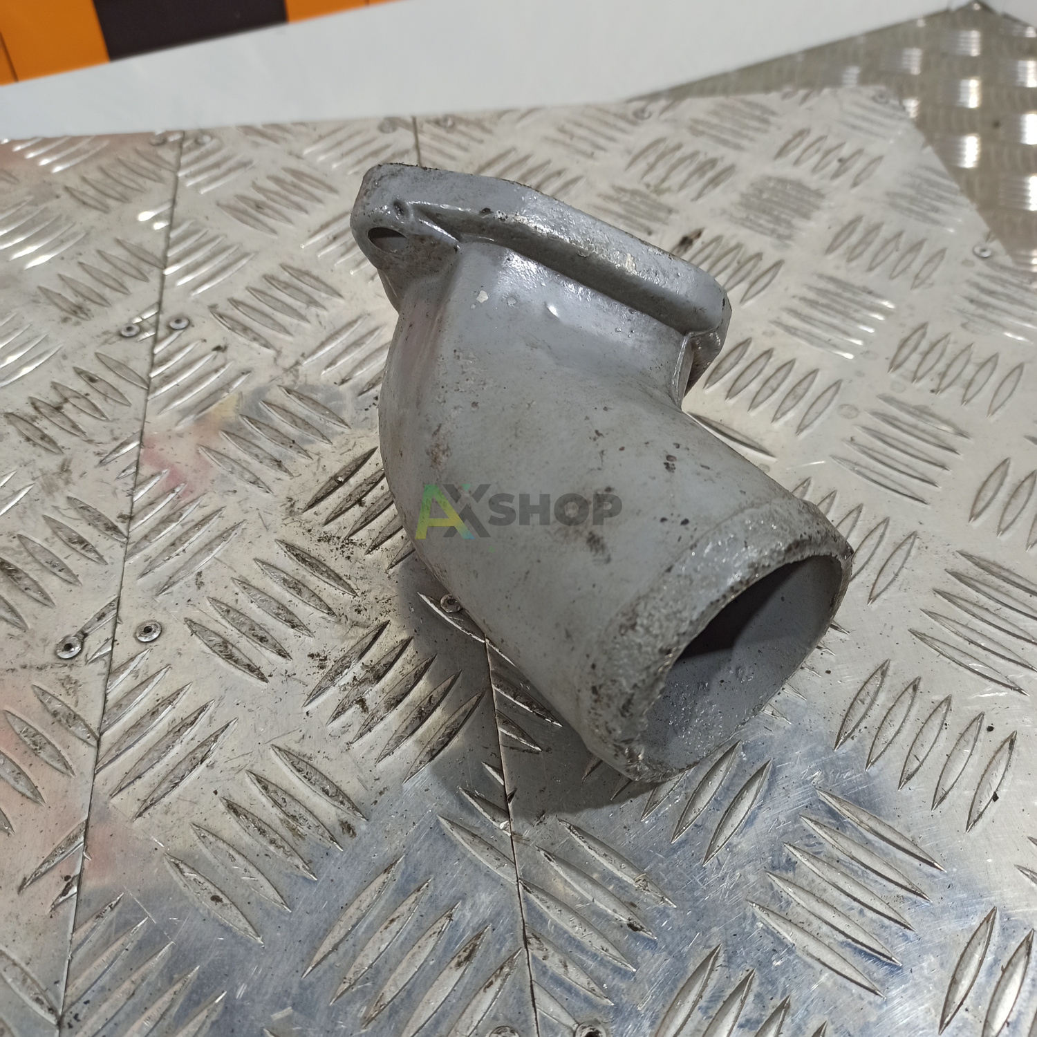 Патрубок водяного трубопровода 5320-1303058