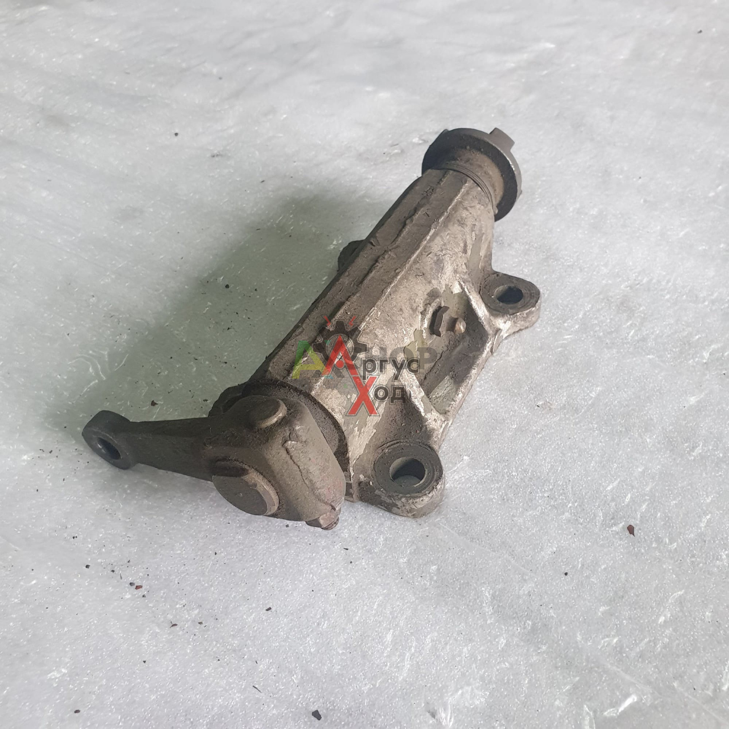 6.22.024 Кронштейн передаточного вала правый
