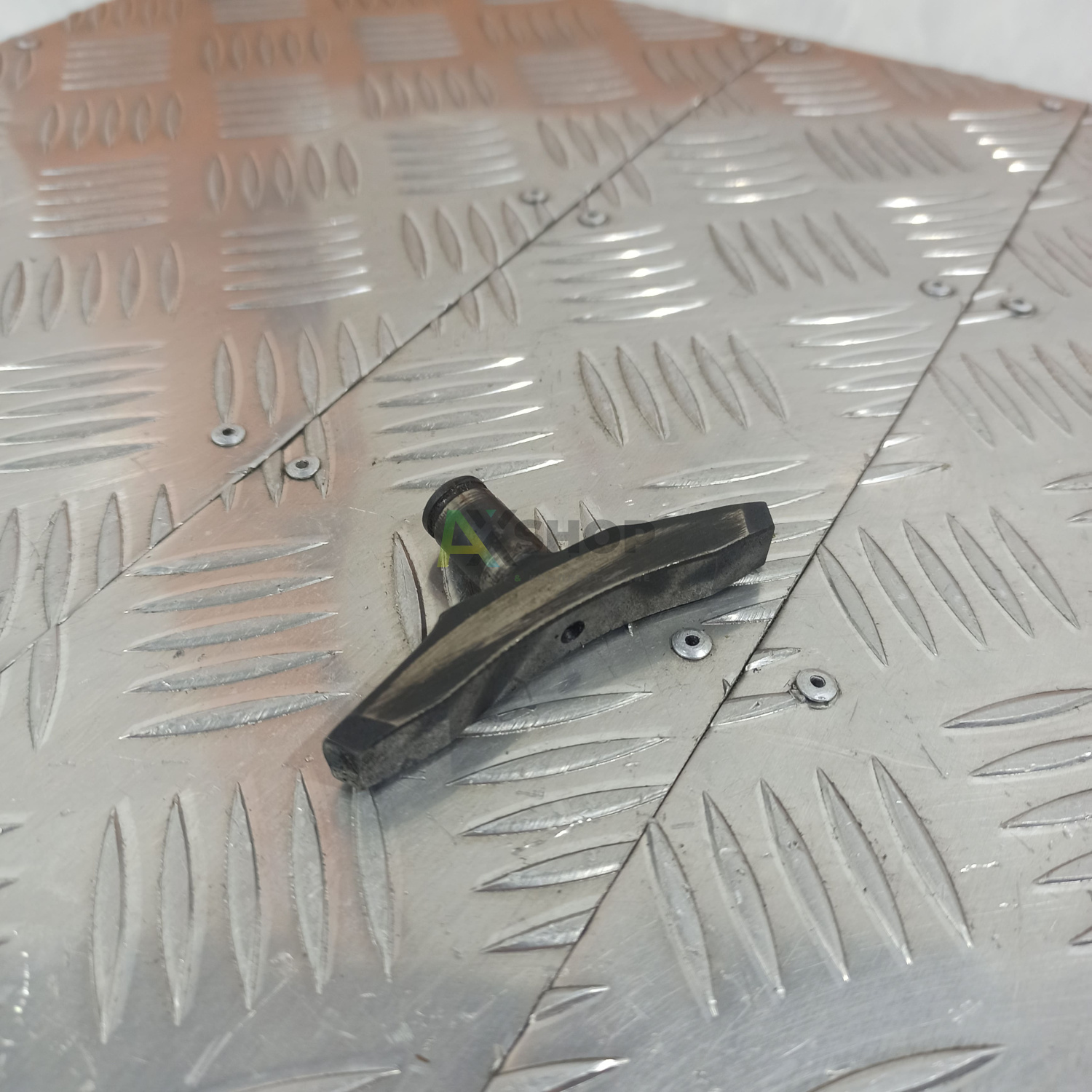 8.10.253-1 Сухарь переключения передач