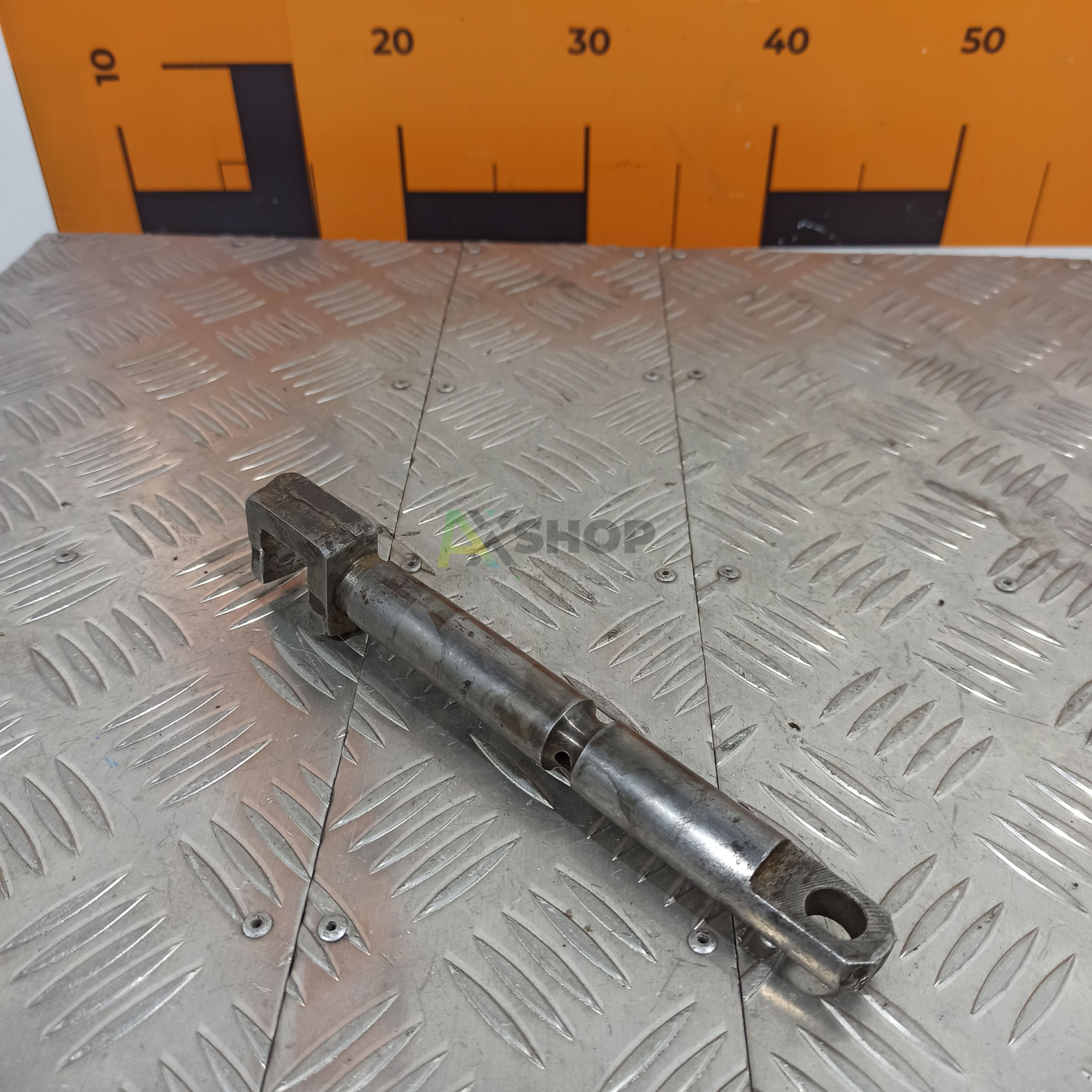 8.21.116 Поводок средний правый